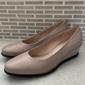 ECCO WOMEN'S SHAPE 45 LEATHER  WEDGE PUMP Size 7 Danish Design